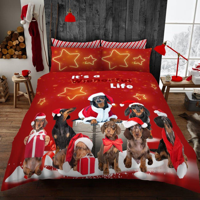 The bold red background sets the stage for a cozy Christmas, while golden star outlines twinkle across the duvet cover like holiday lights. Snow-like accents along the bottom and cheerful dachshund pups across the entire cover create a scene straight out of a holiday card.