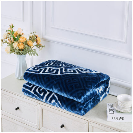 The Greek pattern, known for its timeless geometric elegance, lends an air of refinement to any living space. Whether draped over your bed, sofa, or armchair, its intricate design exudes a sense of tradition and sophistication while complementing both modern and classic interiors. The reversible nature provides added functionality, allowing you to alternate between patterns to refresh your space effortlessly.