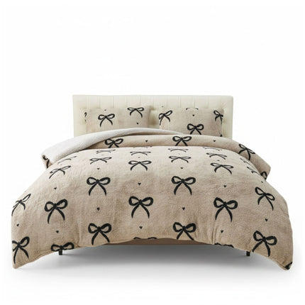 Ultra-Soft Teddy Fleece: Crafted from premium teddy fabric, this duvet set offers a thick, furry texture that feels incredibly soft against the skin, providing maximum warmth and comfort