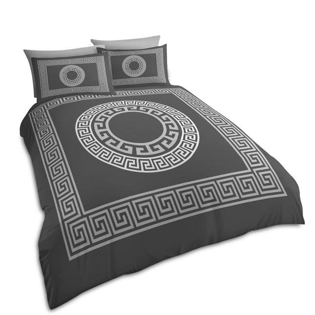 Modern and sleek, the Charcoal Greek Key Duvet Cover Set offers a bold statement with a minimalist twist. The deep grey backdrop highlights the classic key design, making it a perfect choice for contemporary bedrooms. Soft microfiber construction ensures softness, durability, and effortless care.
