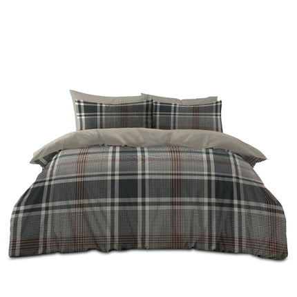 Soft microfiber duvet cover set with matching pillowcases for modern bedrooms.
Non-iron fabric ensures smooth and wrinkle-free bedding effortlessly.