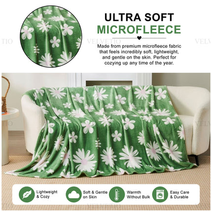 Cosy Daisy Print Home Throw – Beautifully designed floral blanket featuring delicate daisy-inspired detailing, suitable for everyday use, relaxing evenings and enhancing the decorative look of your interior.