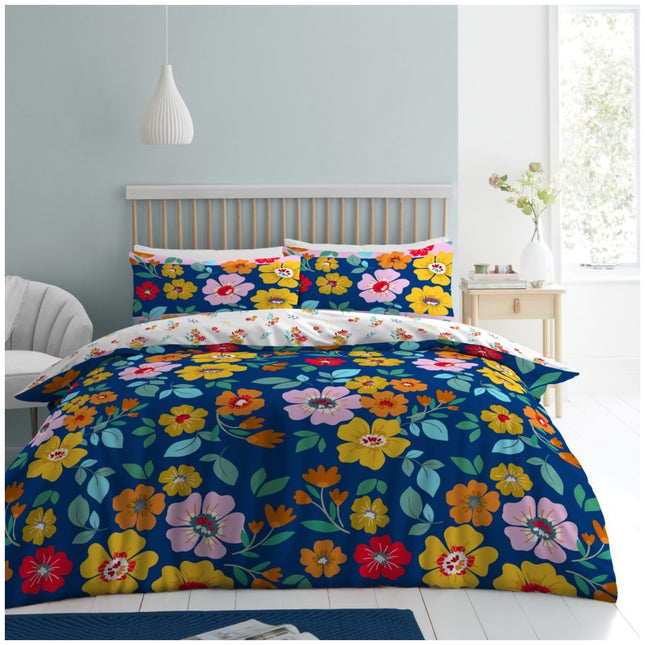 Printed Esmeralda bedding set featuring a stylish floral pattern design.
Ideal for adding a fresh and luxurious touch to your room.