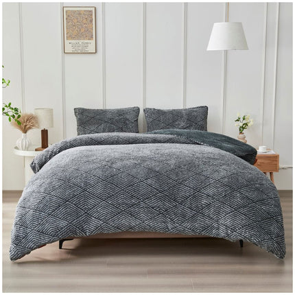 The timeless stripe design is paired with adorable teddy prints to bring a playful yet sophisticated touch to your bedroom décor. This combination adds personality and charm, making your bed the focal point of the room.
