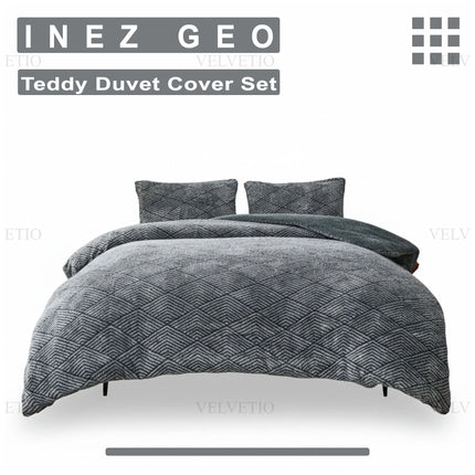 The wrinkle-resistant material keeps the bedding looking smooth and polished with minimal ironing. You’ll always enjoy a neat and presentable bed, effortlessly.