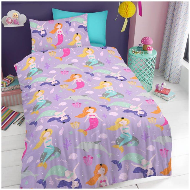 The front features a lively under-the-sea design in soft pastel tones, while the 100% microfiber polyester ensures a cozy, breathable feel that’s gentle on young skin. Whether it’s for a toddler’s first “big kid” bed or a themed bedroom makeover, this set turns bedtime into an oceanic adventure!

