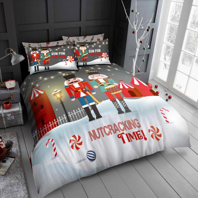 Crafted from a high-quality soft polycotton blend, this bedding is not only gentle on the skin but also durable, breathable, and easy to maintain. The reversible design gives you two merry looks in one—flip it over to change your décor in seconds. It's ideal for creating a cozy festive vibe in bedrooms, guest rooms, or even as a unique Christmas gift.

