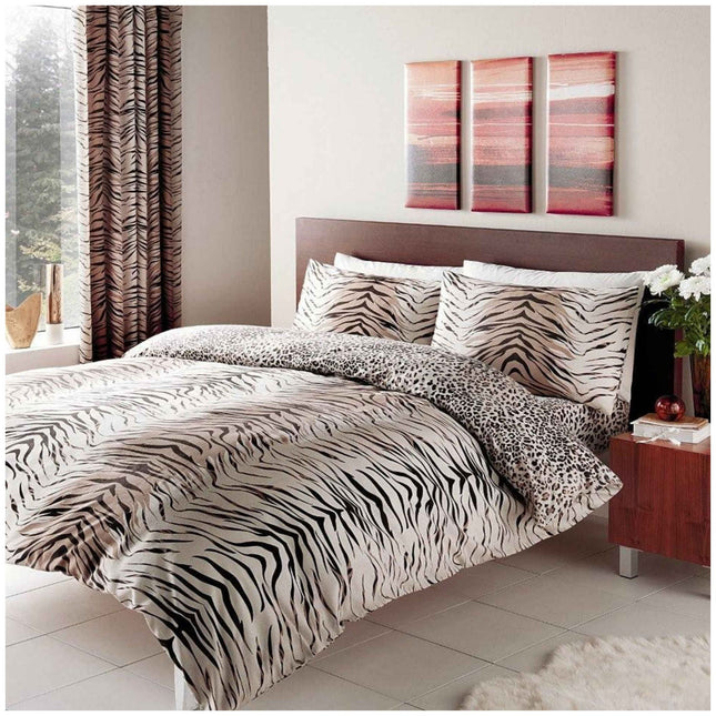 The duvet cover is fully reversible, allowing you to switch up your style with ease choose between the eye-catching tiger print or a subtle complementary design on the reverse side. The matching pillowcases complete the set, creating a coordinated and polished look for your bed. This bedding set is also hypoallergenic, making it ideal for sensitive skin and ensuring a clean and healthy sleeping environment.